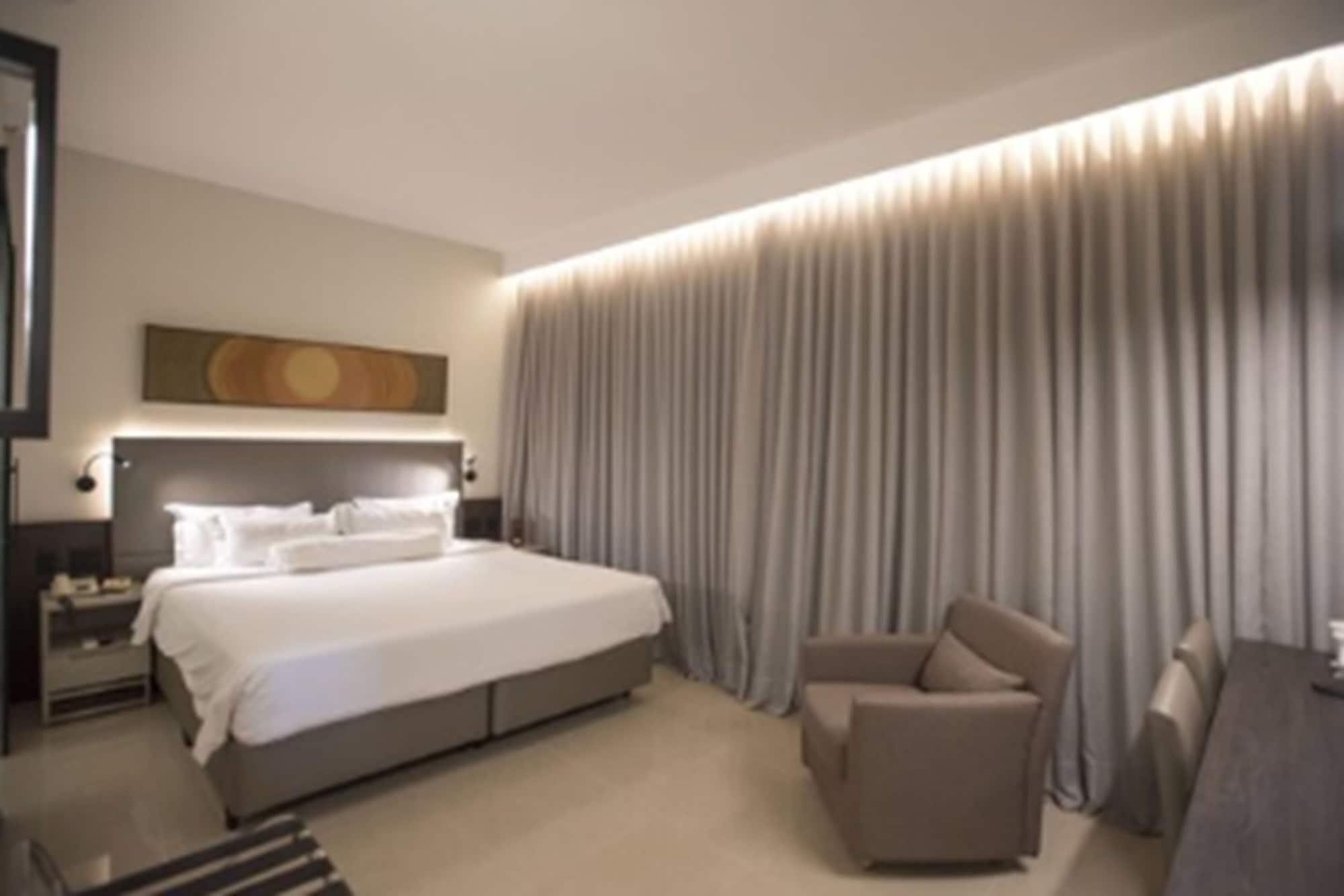 Royal Boutique Savassi Hotel Belo Horizonte Kültér fotó A bedroom at the hotel