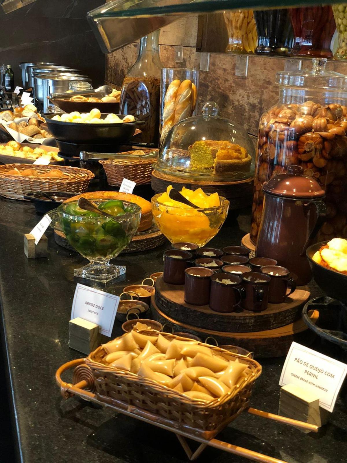 Royal Boutique Savassi Hotel Belo Horizonte Kültér fotó A selection of desserts at a buffet