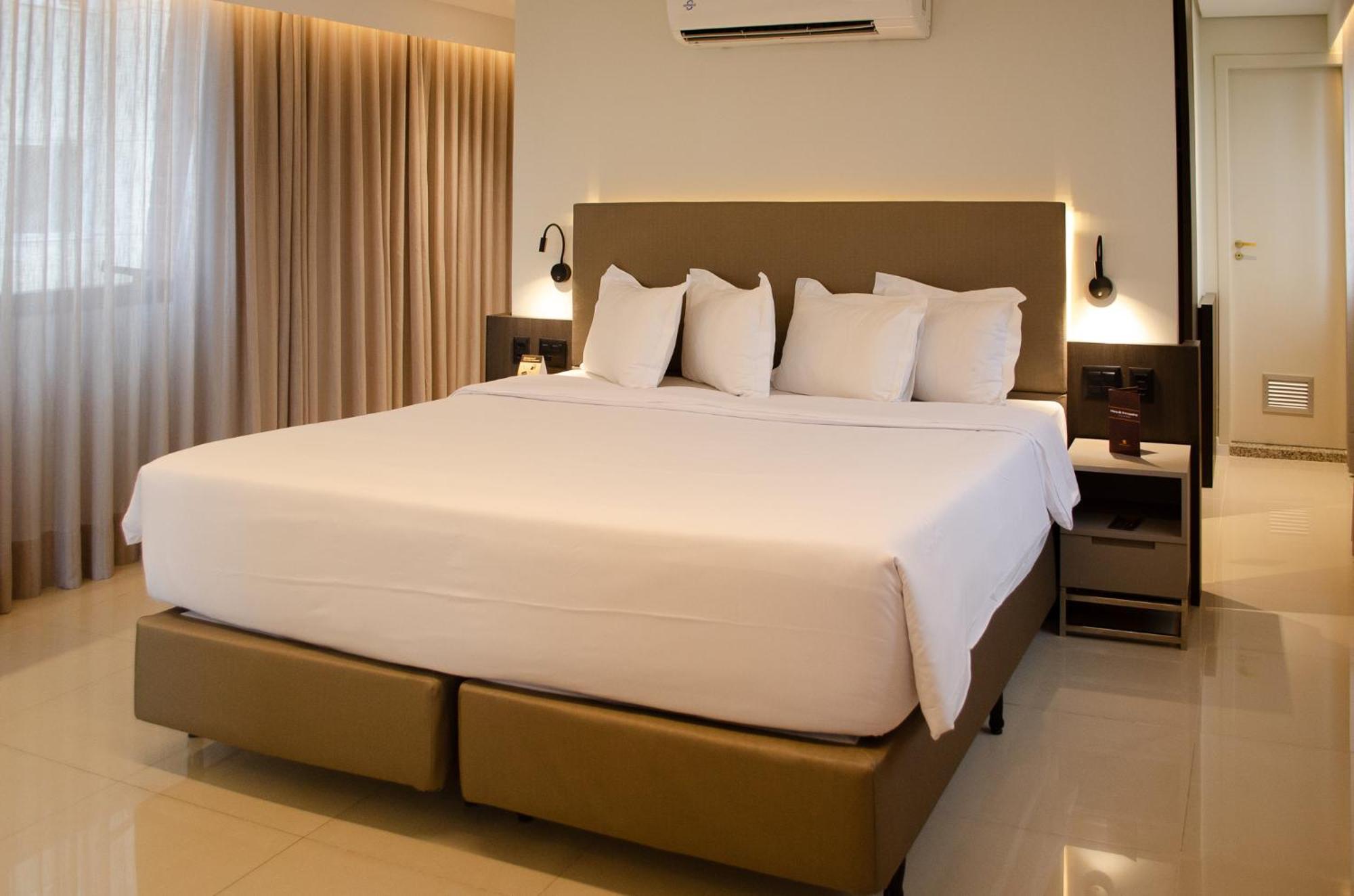 Royal Boutique Savassi Hotel Belo Horizonte Kültér fotó A king bed
